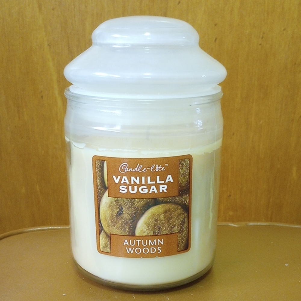 NEW Candle-Lite Vanilla Sugar Scented 20 Ounce Jar Candle.  Autumn Woods